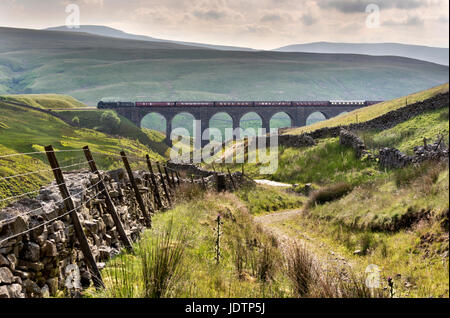 The Dalesman steam special crossing Arten Gill viaduct on the Settle- Carlisle railway line, Dentdale, Yorkshire Dales National Park, UK. Stock Photo