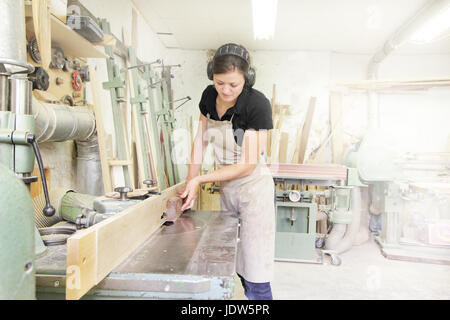 Female carpenter working in workshop Stock Photo