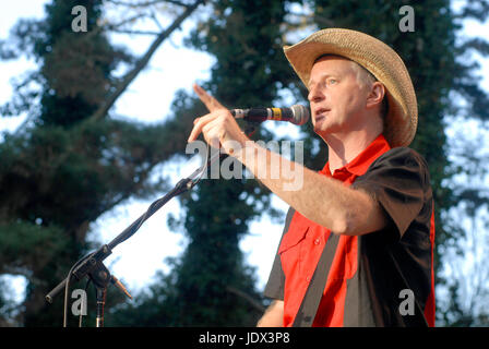 Billy Bragg plays the Hardly Strictly Bluegrass festival in Golden Gate Park, San Francisco, California. October 7, 2006. © Anthony Pidgeon / MediaPunch. Stock Photo