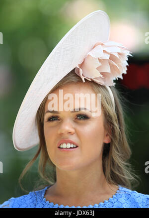 Eleanor Simmonds OBE presents the trophy for the Queen Mary Stakes during day two of Royal Ascot at Ascot Racecourse. PRESS ASSOCIATION Photo. Picture date: Wednesday June 21, 2017. See PA story RACING Ascot. Photo credit should read: John Walton/PA Wire. RESTRICTIONS: Use subject to restrictions. Editorial use only, no commercial or promotional use. No private sales Stock Photo