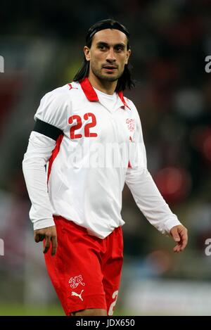 HAKAN YAKIN SWITZERLAND & BSB YOUNG BOYS WEMBLEY STADIUM LONDON ENGLAND 06 February 2008 Stock Photo