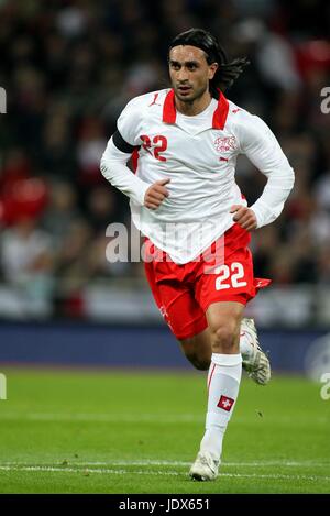 HAKAN YAKIN SWITZERLAND & BSB YOUNG BOYS WEMBLEY STADIUM LONDON ENGLAND 06 February 2008 Stock Photo