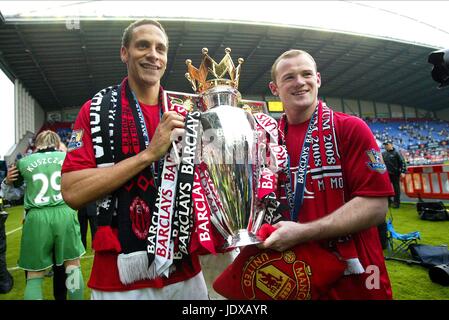 RIO FERDINAND , WAYNE ROONEY WITH TROPHY, WIGAN V MANCHESTER UNITED, WIGAN V MANCHESTER UNITED, 2008 Stock Photo