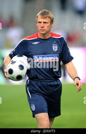 STUART PEARCE ENGLAND COACHING STAFF OLYMPIC STADIUM BARCELONA SPAIN 06 September 2008 Stock Photo