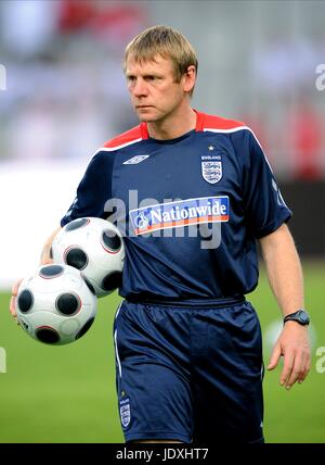 STUART PEARCE ENGLAND COACHING STAFF OLYMPIC STADIUM BARCELONA SPAIN 06 September 2008 Stock Photo