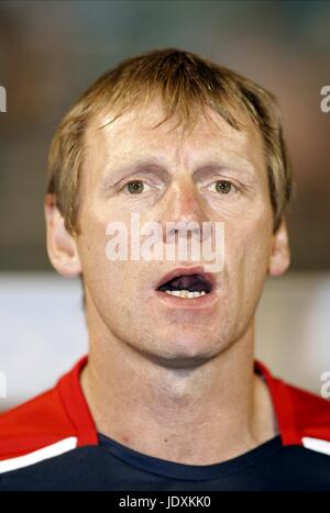 STUART PEARCE ENGLAND COACHING STAFF MAKSIMIR STADIUM ZAGREB CROATIA 10 September 2008 Stock Photo