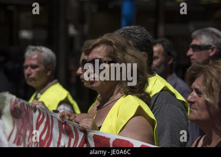 Athens, Greece. 22nd June, 2017. Protesters march holding banners and shouting slogans against the government. Municipal fixed term workers took to the streets to demand their contracts are changed to permanent. Credit: Nikolas Georgiou/ZUMA Wire/Alamy Live News Stock Photo
