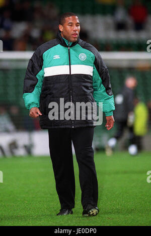 JOHN BARNES GLASGOW CELTIC FC HEAD COACH 05 February 2000 Stock Photo