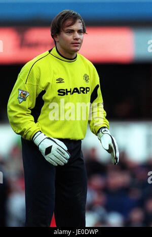 MARK BOSNICH MANCHESTER UNITED FC 03 February 2000 Stock Photo