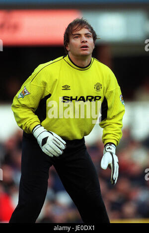 MARK BOSNICH MANCHESTER UNITED FC 03 February 2000 Stock Photo