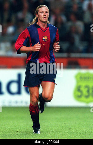 EMMANUEL PETIT FC BARCELONA AMSTERDAM AMSTERDAM HOLLAND 05 August 2000 Stock Photo