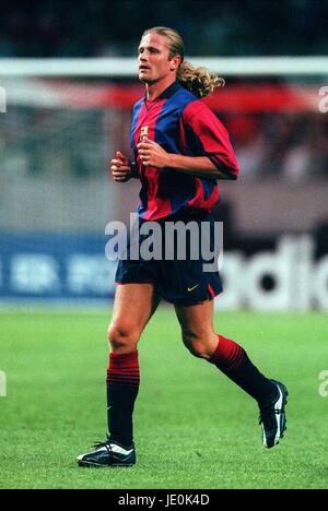 EMMANUEL PETIT FC BARCELONA AMSTERDAM AMSTERDAM HOLLAND 05 August 2000 Stock Photo