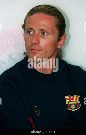 EMMANUEL PETIT FC BARCELONA 05 August 2000 Stock Photo