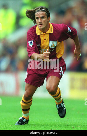 BENITO CARBONE BRADFORD CITY FC VALLEY PARADE BRADFORD ENGLAND 26 August 2000 Stock Photo