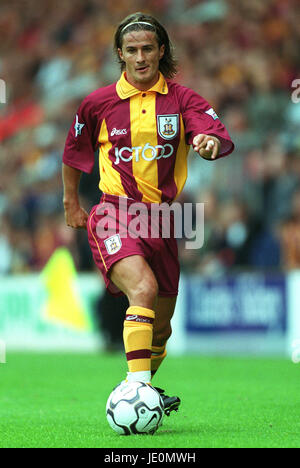 BENITO CARBONE BRADFORD CITY FC VALLEY PARADE BRADFORD ENGLAND 26 August 2000 Stock Photo