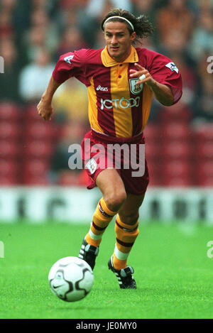 BENITO CARBONE BRADFORD CITY FC VALLEY PARADE BRADFORD ENGLAND 26 August 2000 Stock Photo