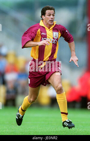 ASHLEY WARD BRADFORD CITY FC VALLEY PARADE BRADFORD ENGLAND 09 September 2000 Stock Photo