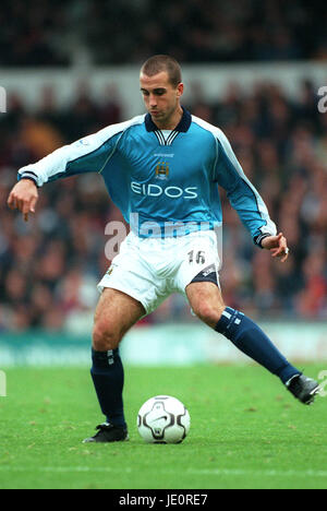 PAUL RITCHIE MANCHESTER CITY FC MAINE ROAD 17 September 2000 Stock ...