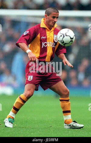 BENITO CARBONE BRADFORD CITY FC MAINE ROAD MANCHESTER CITY ENGLAND 14 October 2000 Stock Photo