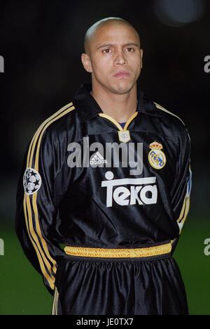 Roberto carlos real madrid leeds hi-res stock photography and