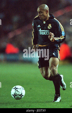 Roberto carlos real madrid leeds hi-res stock photography and