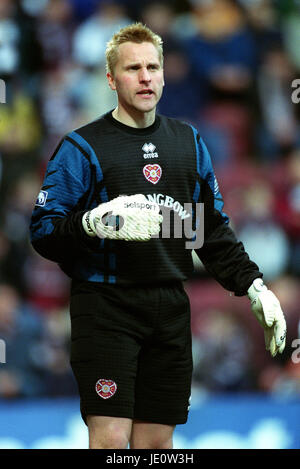 ANTTI NIEMI HEART OF MIDLOTHIAN FC 02 December 2000 Stock Photo