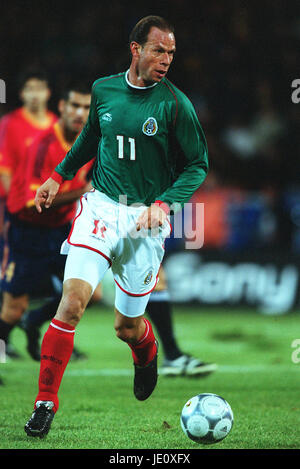 LUIS ROBERTO ALVES MEXICO HUELVA SPAIN 14 November 2001 Stock Photo - Alamy