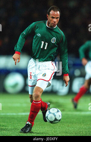 LUIS ROBERTO ALVES MEXICO HUELVA SPAIN 14 November 2001 Stock Photo - Alamy