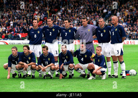 SCOTLAND SCOTLAND TEAM GROUP HAMPDEN PARK GLASGOW 01 September 2001 Stock Photo