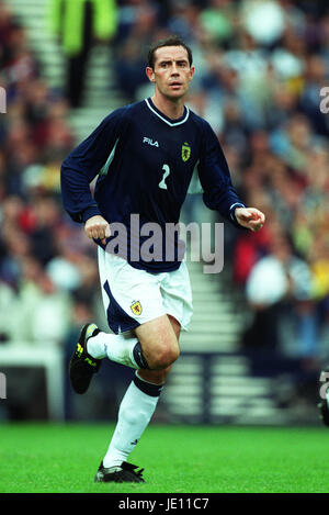 DAVID WEIR SCOTLAND & EVERTON FC HAMPDEN PARK GLASGOW 01 September 2001 Stock Photo