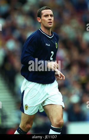 DAVID WEIR SCOTLAND & EVERTON FC HAMPDEN PARK GLASGOW 01 September 2001 Stock Photo