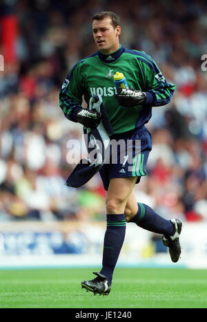 NEIL SULLIVAN TOTTENHAM HOTSPUR FC LONDON STAMFORD BRIDGE 28 October ...