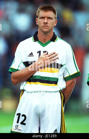 ERIC TINKLER SOUTH AFRICA & BARNSLEY FC RASUNDA STADIUM STOCKHOLM SWEDEN 15 August 2001 Stock Photo