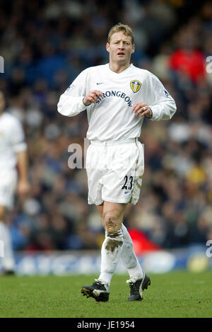 DAVID BATTY LEEDS UNITED FC LEEDS ELLAND ROAD 03 February 2002 Stock Photo