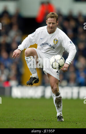 DAVID BATTY LEEDS UNITED FC LEEDS ELLAND ROAD 03 February 2002 Stock Photo