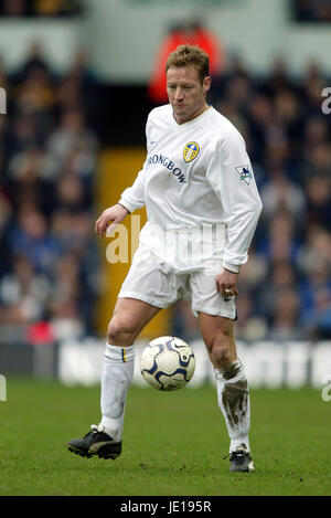 DAVID BATTY LEEDS UNITED FC LEEDS ELLAND ROAD 03 February 2002 Stock Photo