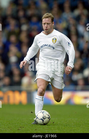 DAVID BATTY LEEDS UNITED FC LEEDS ELLAND ROAD 03 February 2002 Stock Photo