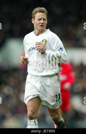 DAVID BATTY LEEDS UNITED FC LEEDS ELLAND ROAD 03 February 2002 Stock Photo