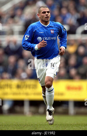 JERMAINE WRIGHT IPSWICH TOWN FC ST JAMES PARK NEWCASTLE 16 March 2002 Stock Photo