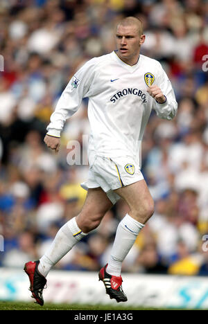 SETH JOHNSON LEEDS UNITED FC ELLAND ROAD LEEDS 30 March 2002 Stock Photo