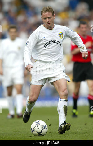 DAVID BATTY LEEDS UNITED FC ELLAND ROAD LEEDS 30 March 2002 Stock Photo