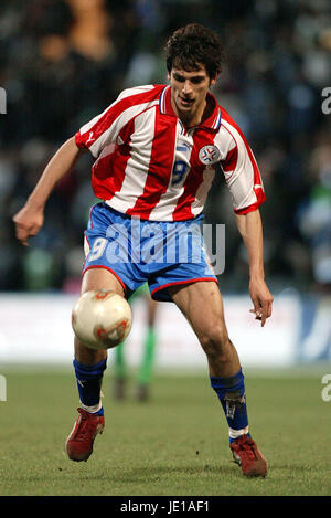 ROQUE SANTA CRUZ PARAGUAY & BAYERN MUNICH WORLD CUP FRANKFURT GERMANY 10  June 2006 Stock Photo - Alamy