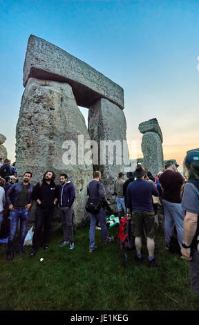 Stonehenge Summer Solstice Tour Sunrise 21st June 2023 Stock Photo