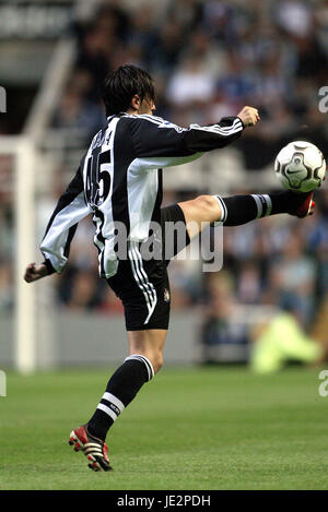 HUGO VIANA NEWCASTLE UNITED FC ST JAMES PARK NEWCASTLE ENGLAND 07 August 2002 Stock Photo