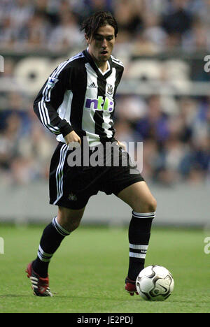 HUGO VIANA NEWCASTLE UNITED FC ST JAMES PARK NEWCASTLE ENGLAND 07 August 2002 Stock Photo