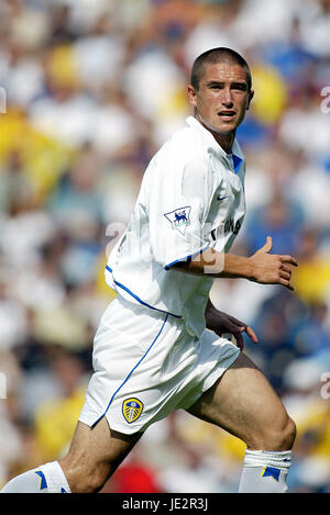 HARRY KEWELL LEEDS UNITED FC ELLAND ROAD LEEDS 17 August 2002 Stock Photo