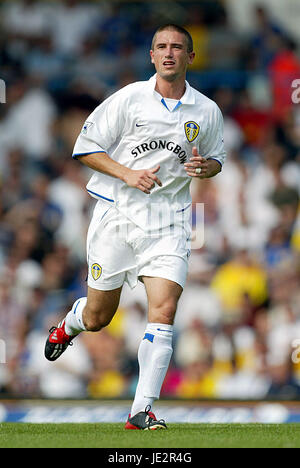 HARRY KEWELL LEEDS UNITED FC ELLAND ROAD LEEDS 17 August 2002 Stock Photo