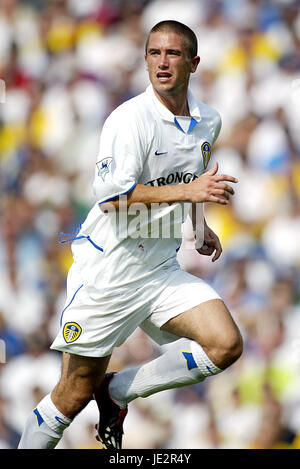 HARRY KEWELL LEEDS UNITED FC ELLAND ROAD LEEDS 17 August 2002 Stock Photo