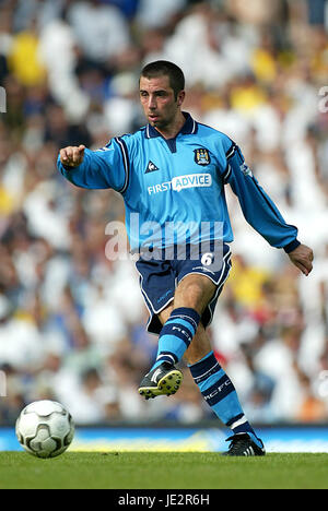 STEVE HOWEY MANCHESTER CITY FC ELLAND ROAD LEEDS 17 August 2002 Stock Photo