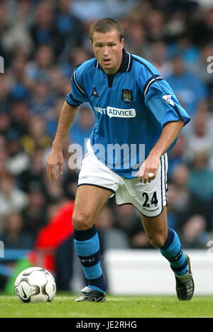 STEVE HOWEY MANCHESTER CITY FC MAINE ROAD MANCHESTER 24 August 2002 Stock Photo